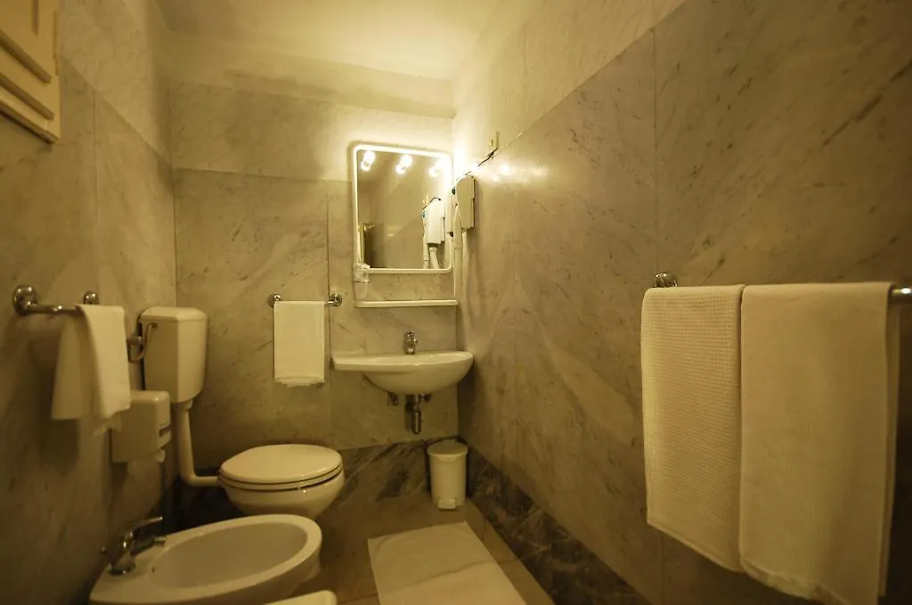 Hotel Ely Viareggio 2*,