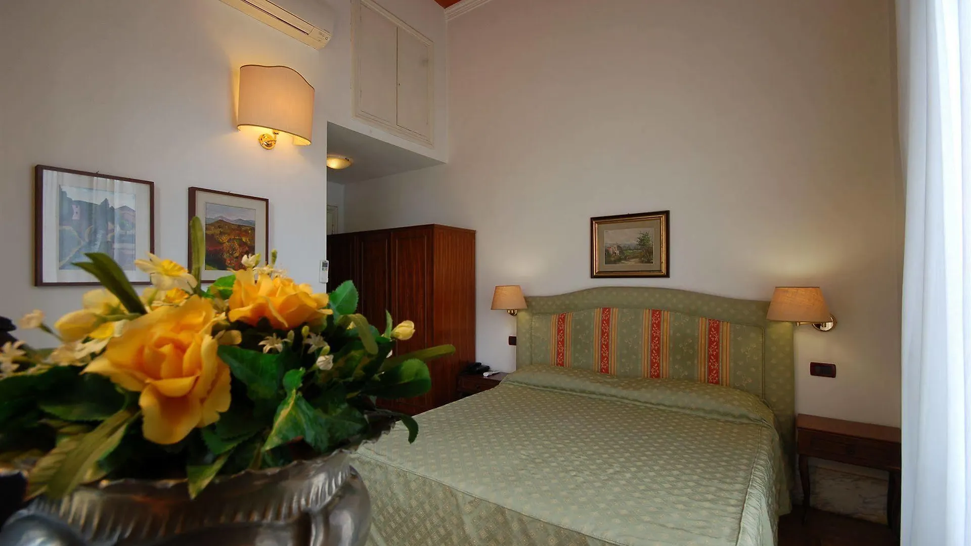 Hotel Ely Viareggio 2*,  Italy