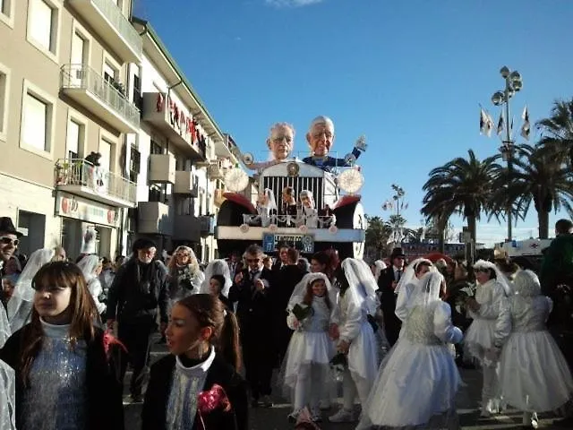 Hotel Ely Viareggio 2*,