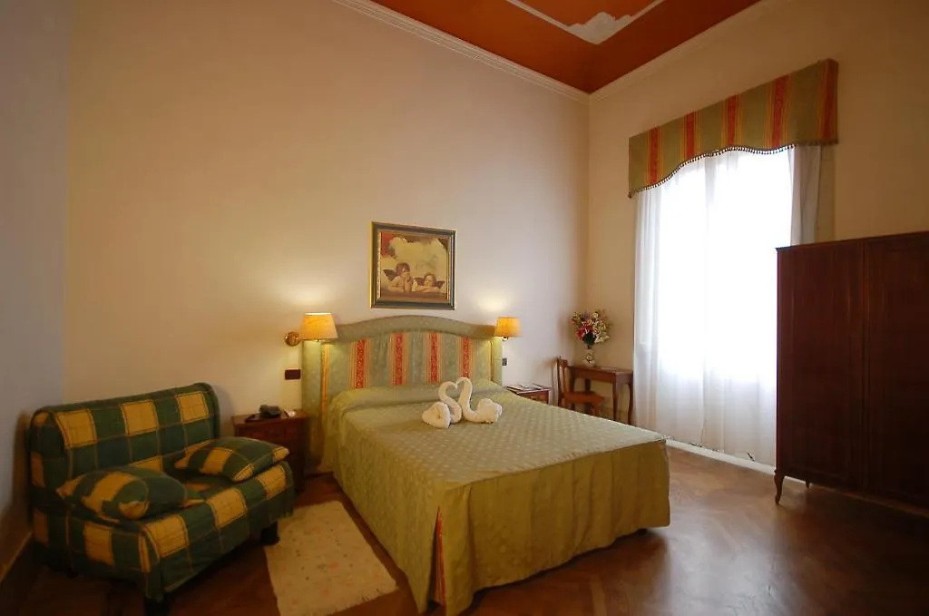 **  Hotel Ely Viareggio Italië